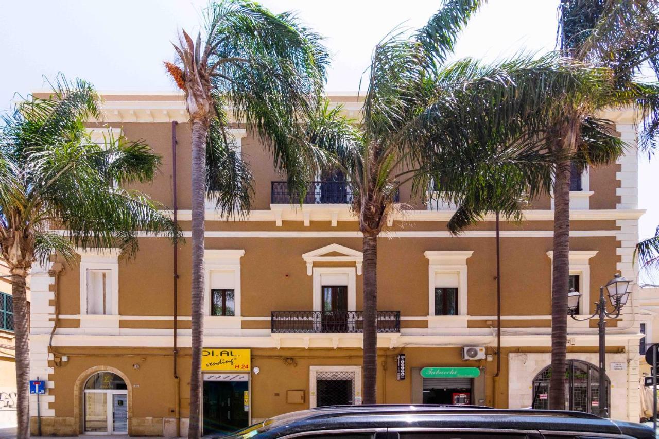 Palazzo Bellocchi - Suites & Apartments Bríndisi Exterior foto
