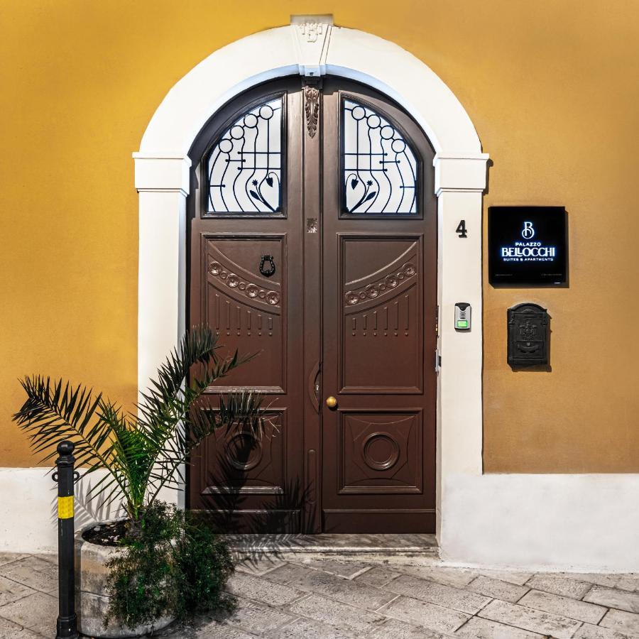 Palazzo Bellocchi - Suites & Apartments Bríndisi Exterior foto